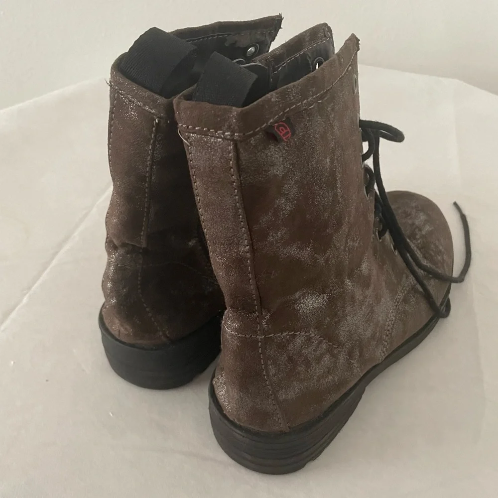 Women’s Size 9M Boots - Picture 2 of 4